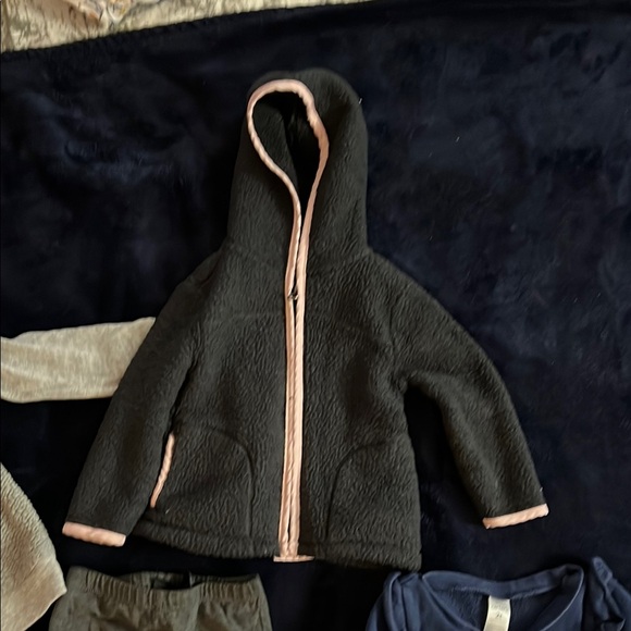 Children's Clothing Bundle - Bear Sweater, Floral Dress, Unicorn Top Lot 508 - Picture 4 of 6